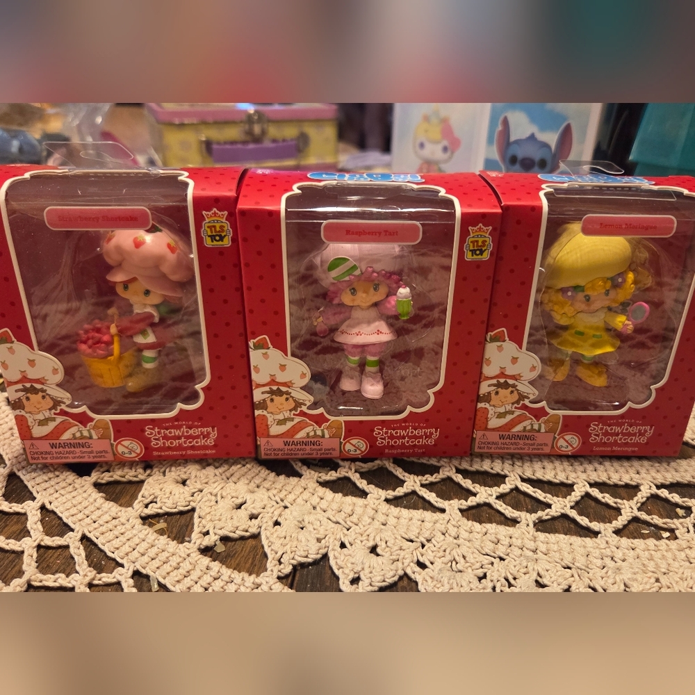 ♡ SOLD ♡ ️lot of 3 strawberry shortcake cheebee toys brand new ♡